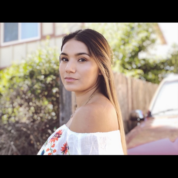 Meet your Posher, Ana - Picture 1 of 1